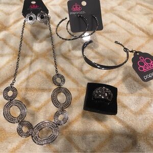 Paparazzi Silver Necklace and Jewelry Set